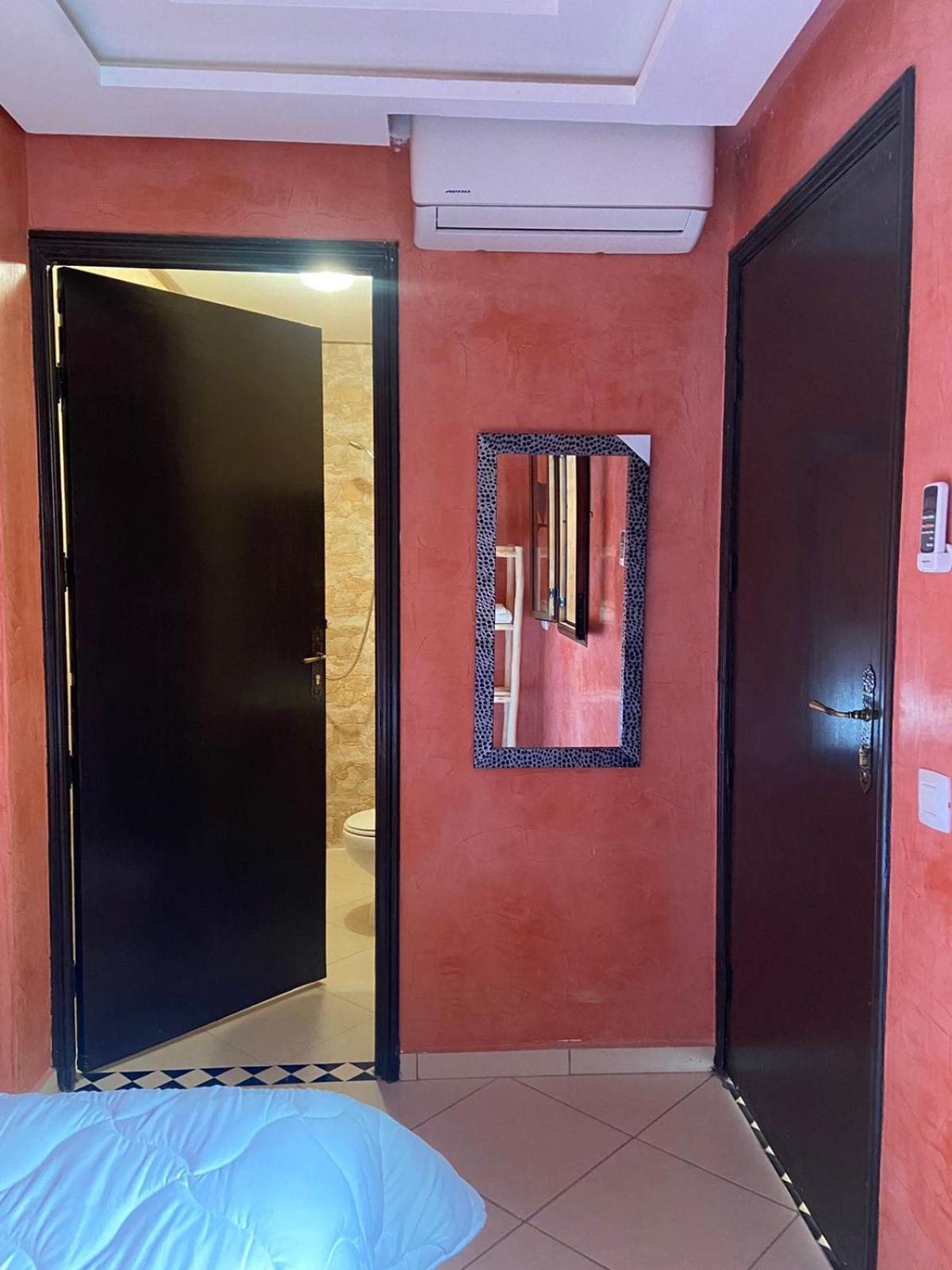 Private Riad 3Ch Salon, Terrasse Avec Jacuzzi , A Jemaa El Fna マラケシュ エクステリア 写真