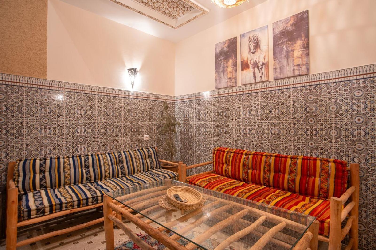 Private Riad 3Ch Salon, Terrasse Avec Jacuzzi , A Jemaa El Fna マラケシュ エクステリア 写真